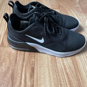 Nike Women’s Black Air Max